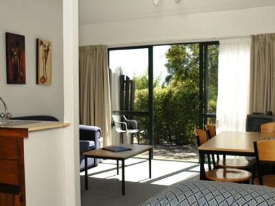 The Claremont Motel Martinborough Extérieur photo