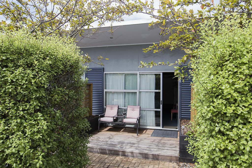The Claremont Motel Martinborough Extérieur photo