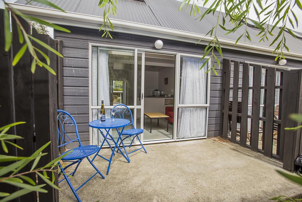The Claremont Motel Martinborough Extérieur photo